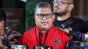 sekretaris-jenderal-pdi-perjuangan-pdip-hasto-kristiyanto-memberikan-keterangan-di-posko-tim-pemenangan-nasional-tpn-ganjar-ma-3_169